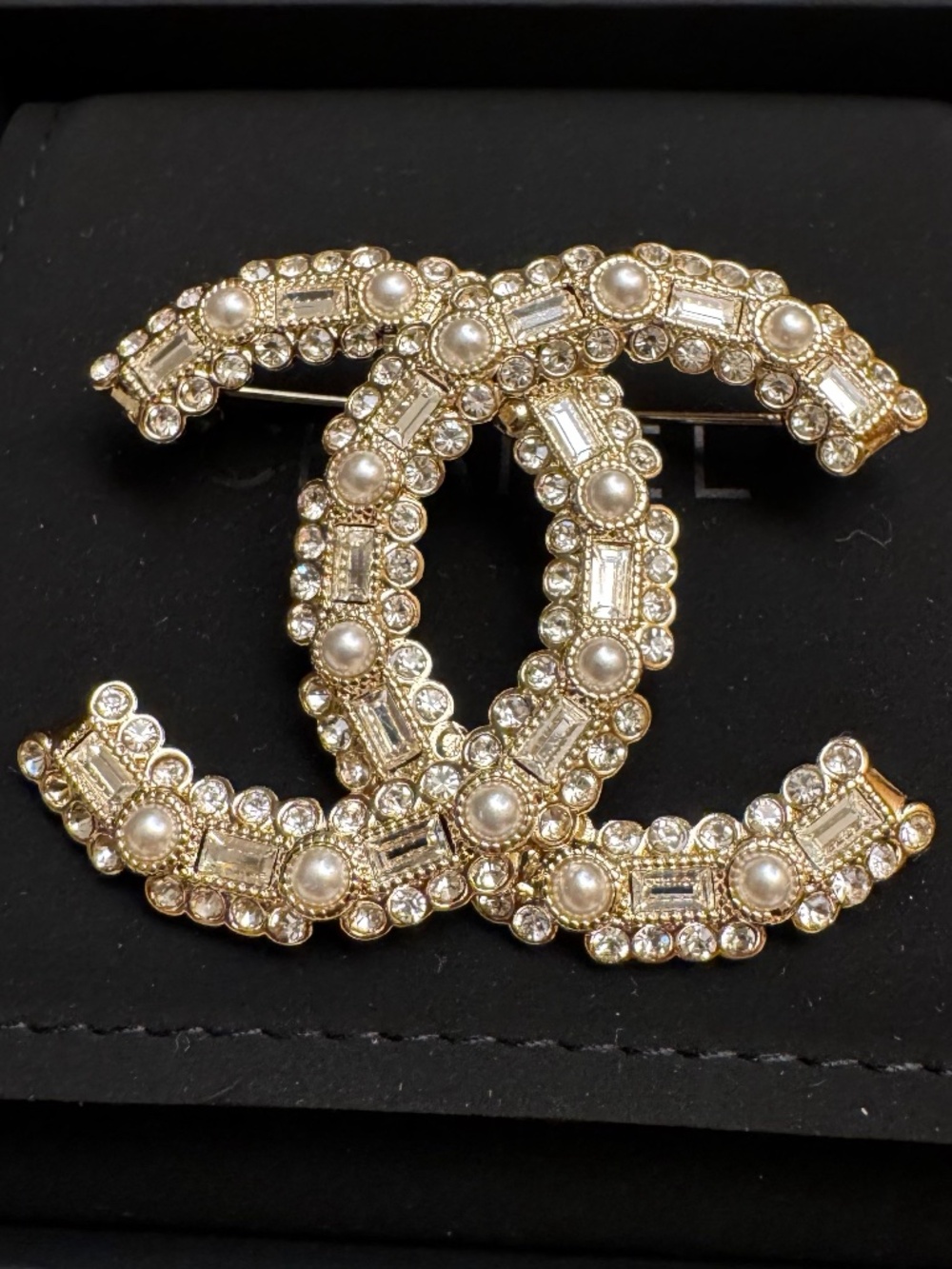 Brand New Classic Chanel Large CC Logo Crystal Embellished Pearl Brooch